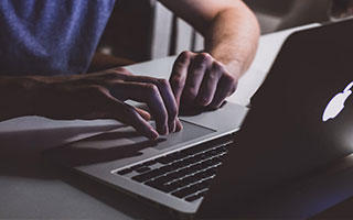 半岛app官网-汉堡客场不敌勒沃库森，降级压力加大