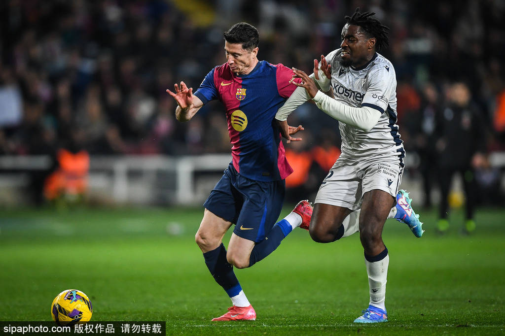 半岛体育人登录入口-巴塞罗那客场失利，欧国联之路曲折