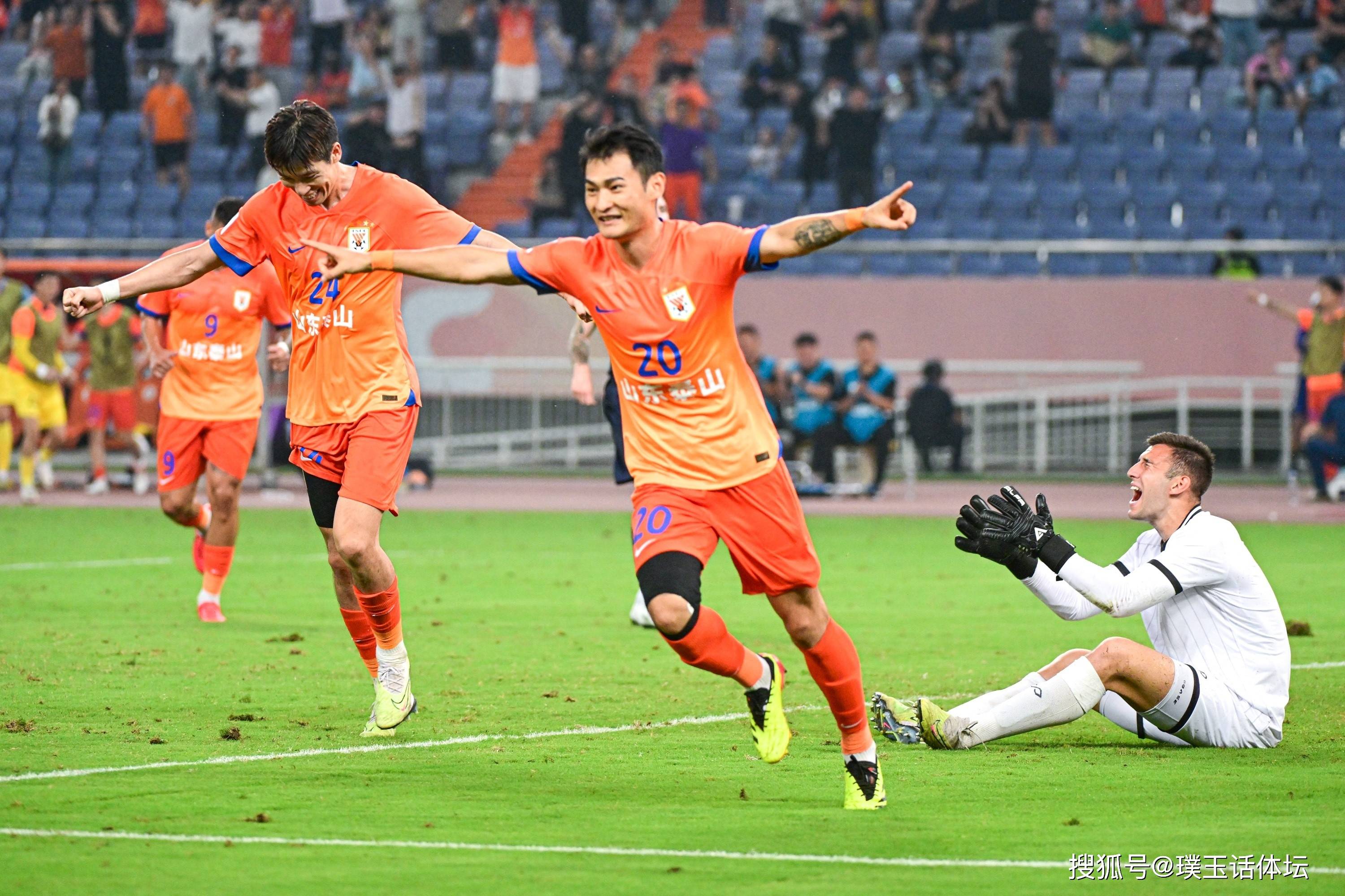 半岛体育官网-包含足球明星走进篮球场参与爱心慈善赛的词条