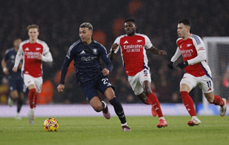 半岛体育app下载-包含阿森纳客场不敌强敌，遭遇英超联赛连败的词条