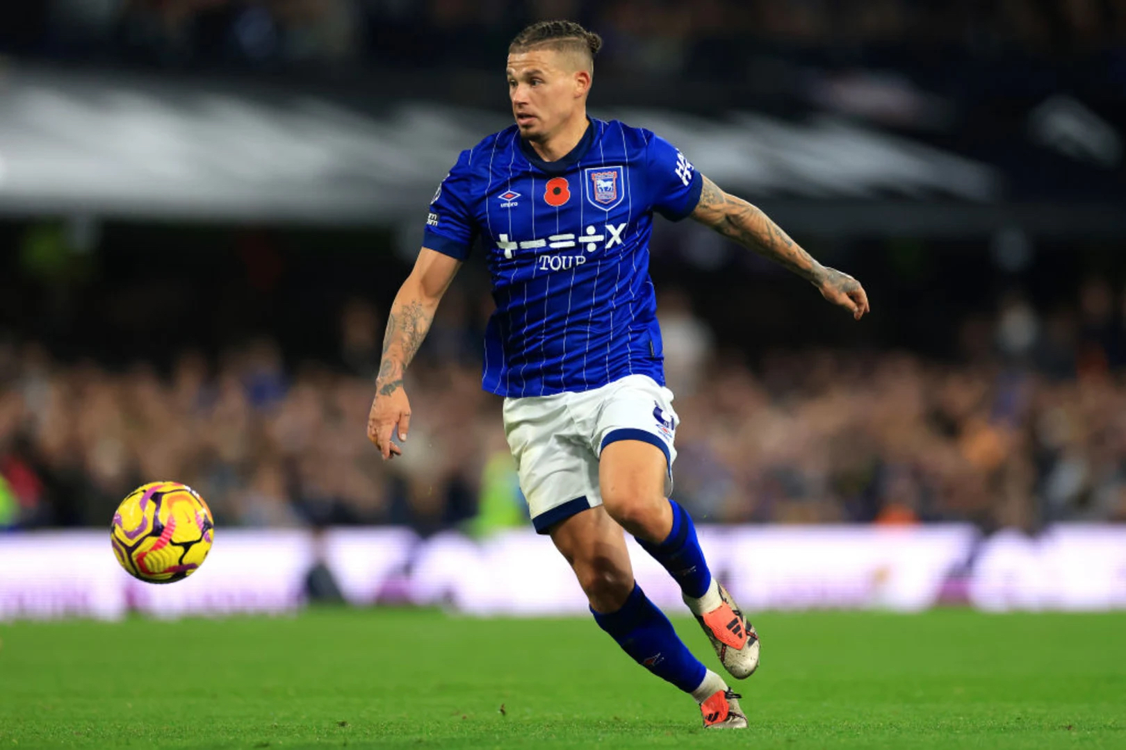 半岛体育在线网站-热那亚队前锋状态火热，连续破门建功