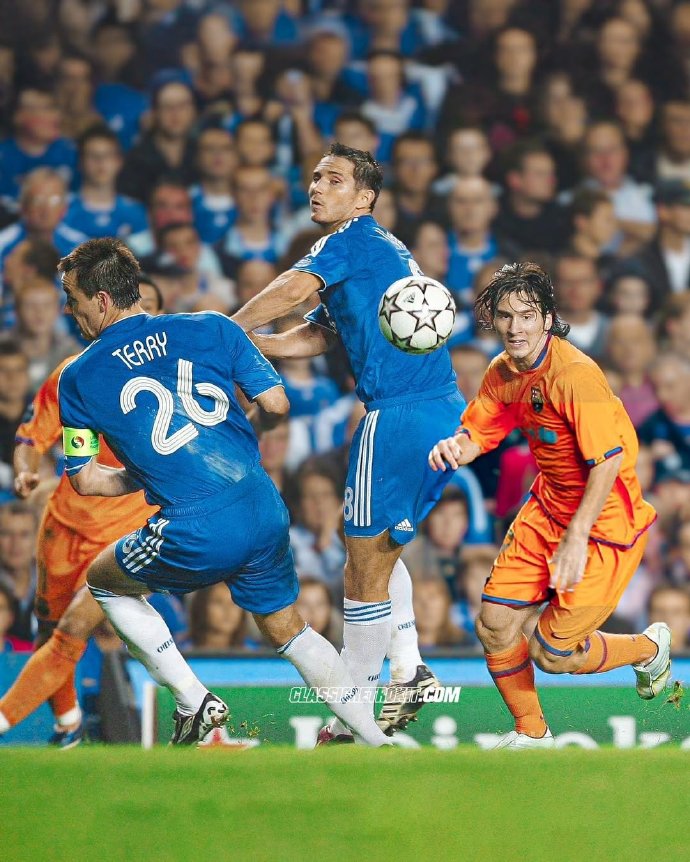 半岛体育综合官网-梅西帽子戏法，巴萨横扫对手，晋级冠军联赛半决赛