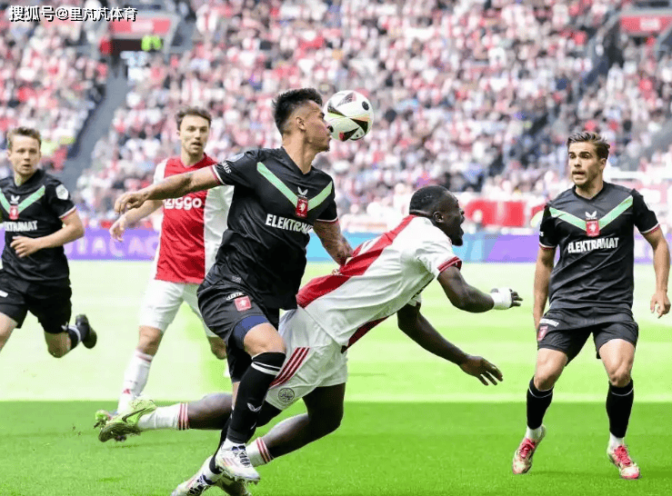 半岛体育官网下载-阿贾克斯连胜开局，晋级形势悬念重重